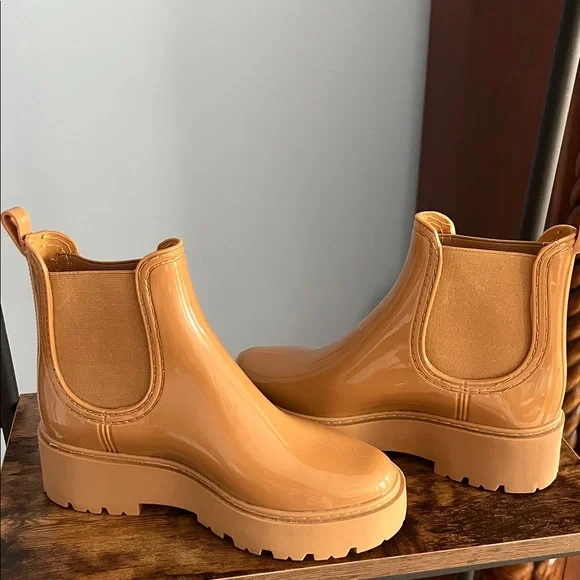 Dolce Vita Thunder H2O Boot- size 7 - Picture 3 of 6